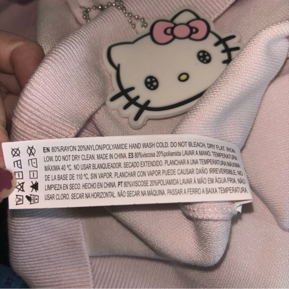 Hello Kitty light Purple Sweater - Picture 4 of 4